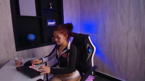 mia_esposito2 online show from November 30, 2:38 am