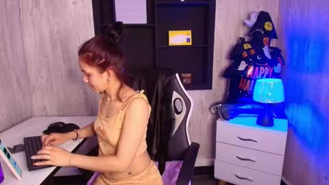 mia_esposito2 online show from October 29, 4:50 am