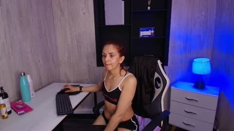 mia_esposito2 online show from November 28, 3:53 am
