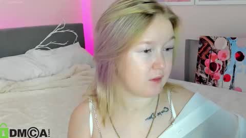 Mia online show from October 12, 2:25 am