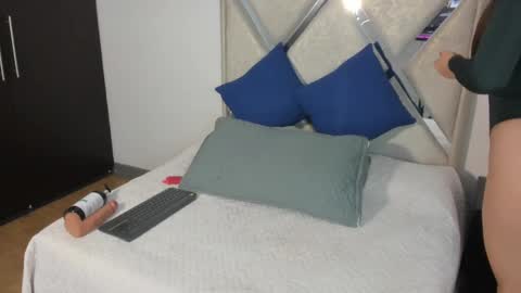 mia fox online show from November 12, 12:25 pm