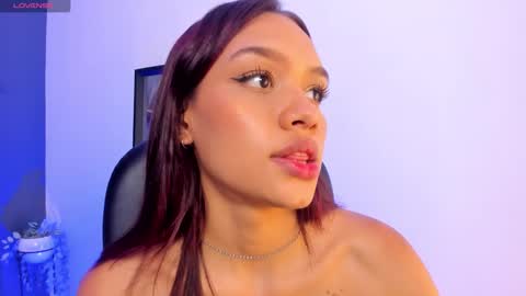 mia_gil_ online show from October 1, 9:09 pm