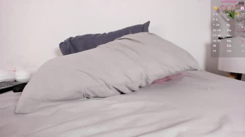  I am Mia  online show from April 5, 3:00 pm