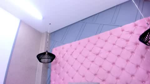 Mia online show from February 9, 1:02 pm