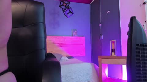 Val  online show from December 23, 8:25 pm