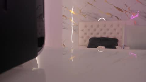    online show from November 15, 1:23 pm