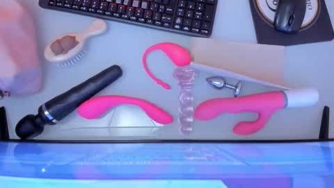    online show from March 7, 12:12 pm