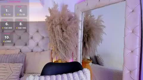 mia_juicy_ online show from April 10, 3:51 pm