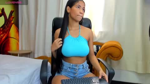 MIA KLEIM online show from January 18, 7:04 pm