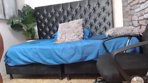 MIA KLEIM online show from January 14, 11:48 pm