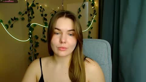 mia_lemm online show from February 19, 8:14 am