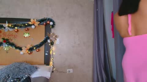 MIALOPEZ      .     Y      .      online show from November 9, 2:07 am