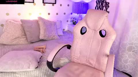 Mia online show from July 4, 3:24 am
