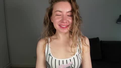 Mia online show from January 16, 7:48 am