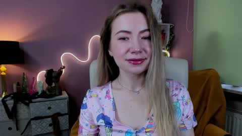 Mia online show from October 3, 7:24 am