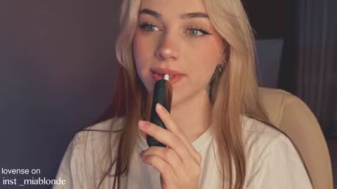 mia_milagros online show from December 25, 2:25 am