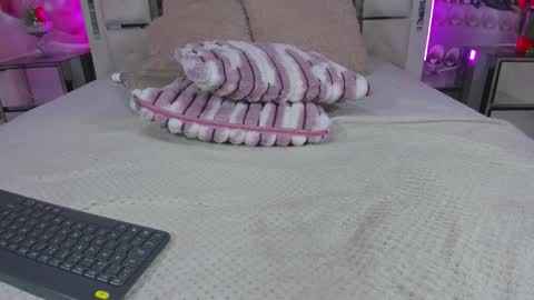 mia_peyton1 online show from March 14, 11:28 pm