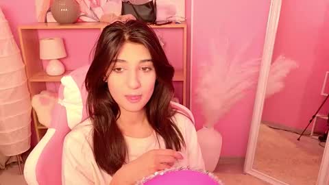 Mia online show from February 2, 3:33 pm