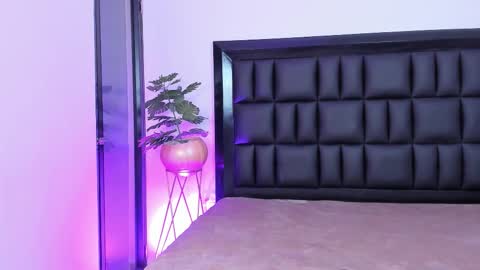 mia online show from March 19, 6:07 am