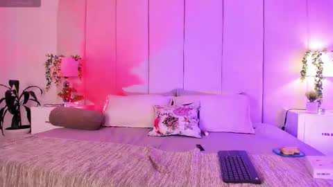 mia rousse25 online show from October 17, 2:20 pm