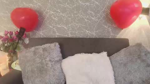 Mia Roux online show from February 16, 7:05 pm