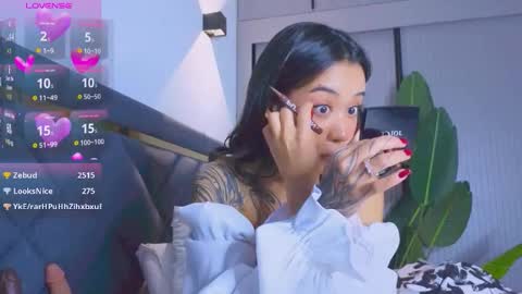 Mia online show from November 8, 8:03 pm