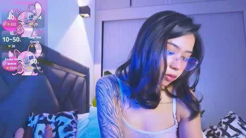 Mia online show from November 22, 2:42 pm