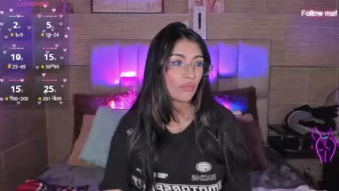 Mia online show from August 1, 11:29 pm