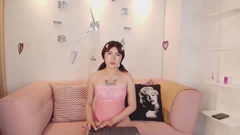 Mia online show from March 5, 8:44 pm