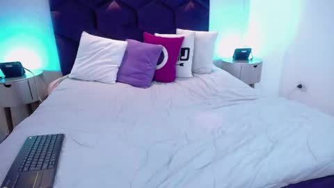 Mia online show from January 11, 4:39 am