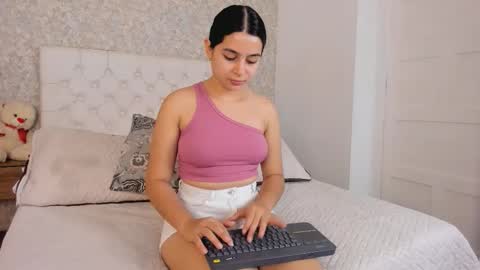 Mia online show from October 23, 11:49 am