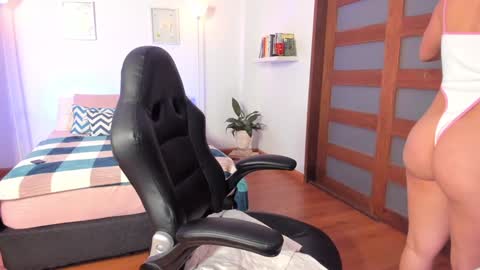 Mia online show from January 8, 1:42 am