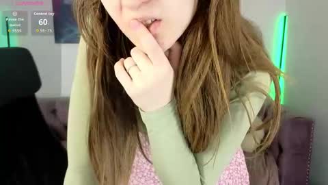 Mia online show from February 25, 10:25 am