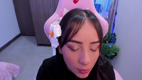 mia  nicolle online show from February 6, 11:04 pm