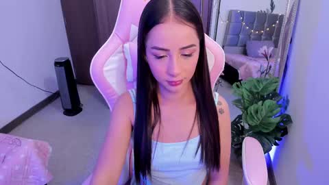 mia  nicolle online show from February 19, 11:25 pm