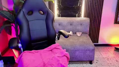 Mia online show from March 20, 2:00 pm