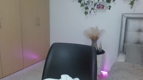 miaa_star_1x online show from April 22, 10:01 am