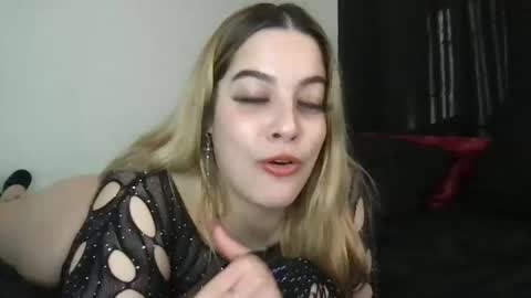 Mia Moji online show from March 13, 1:12 pm