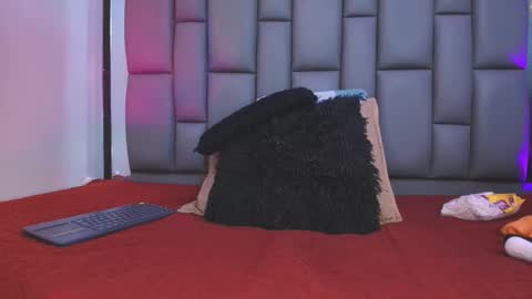 Mia online show from November 22, 12:19 pm