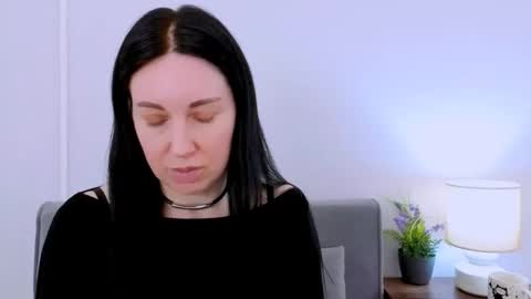 Mia online show from April 2, 4:04 pm