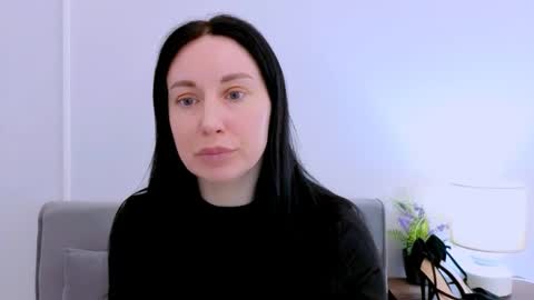 Mia online show from April 1, 3:53 pm