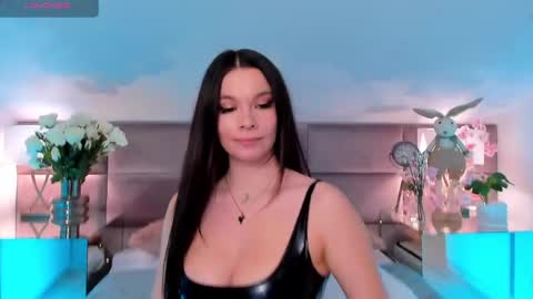 Mia online show from April 17, 10:01 pm