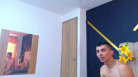 miaandrony online show from March 31, 7:03 pm