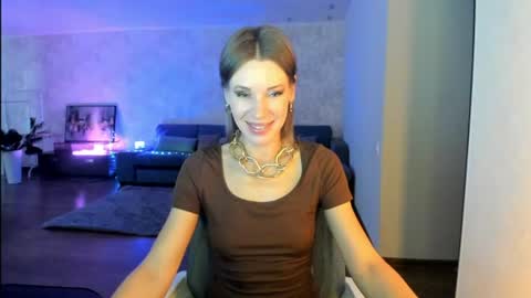 Mia online show from July 22, 11:00 am