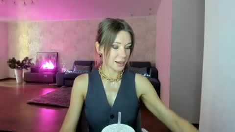 Mia online show from July 2, 4:18 am