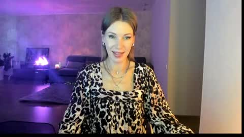 Mia online show from July 28, 11:17 am