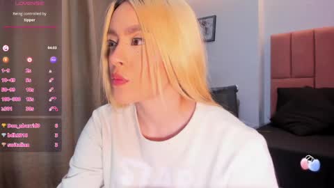 MiaCarper online show from April 21, 2:04 am