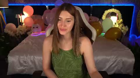 Mia online show from July 2, 1:06 pm
