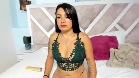 miacollinss19 online show from January 9, 4:39 am