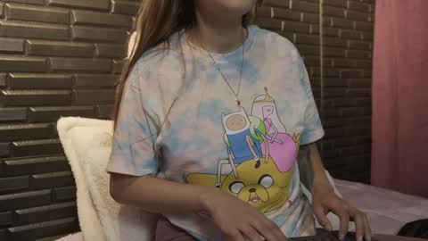 Mia online show from January 3, 6:33 am